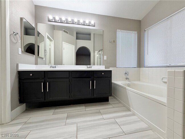 Building Photo - 7708 Beach Falls Ct