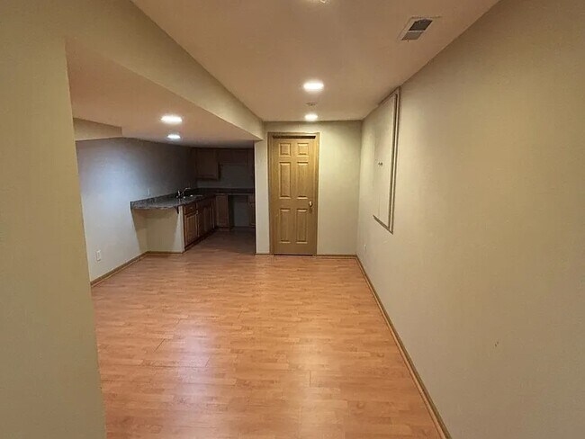 Building Photo - 8629 Fernbrook Dr