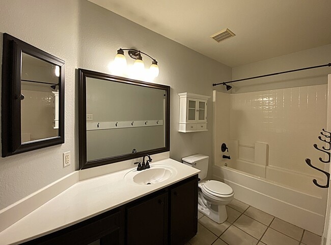 Building Photo - 102 Mission Dr