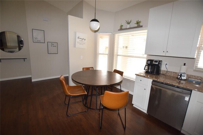 Building Photo - 1025 Lester Ridge Ct