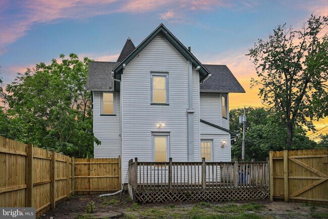 Building Photo - 134 S Main St