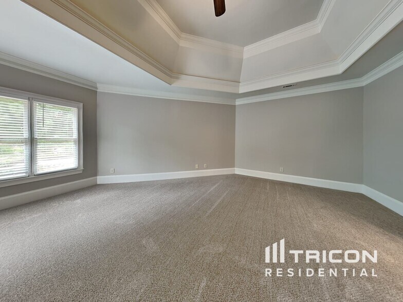 Building Photo - 5840 Cool Springs Dr