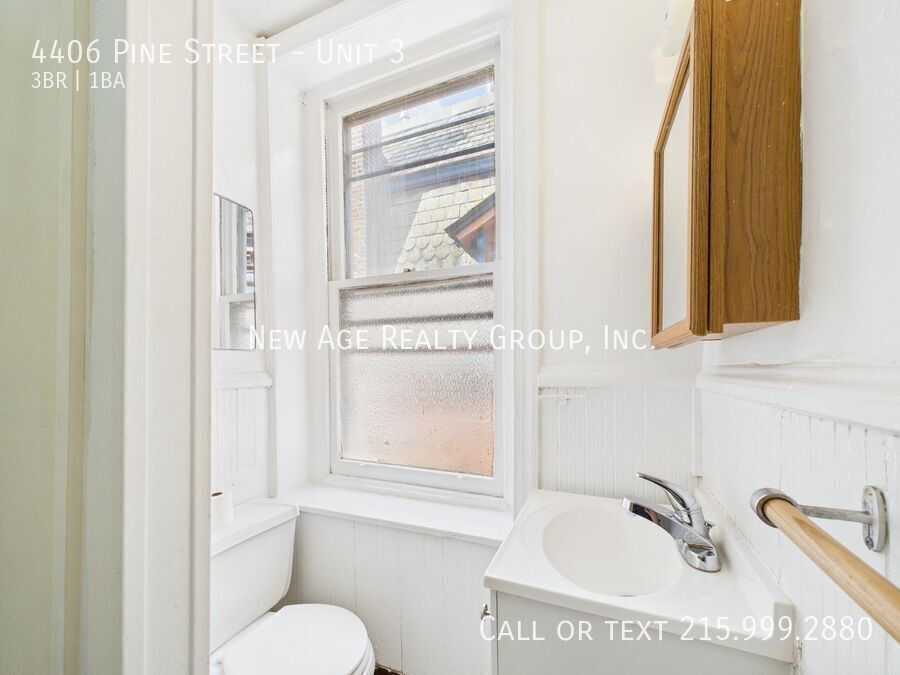 Building Photo - 4406 Pine St