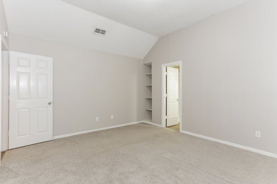 Building Photo - 724 Nicole Dr