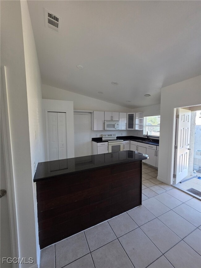 Building Photo - 1248 Columbus Blvd