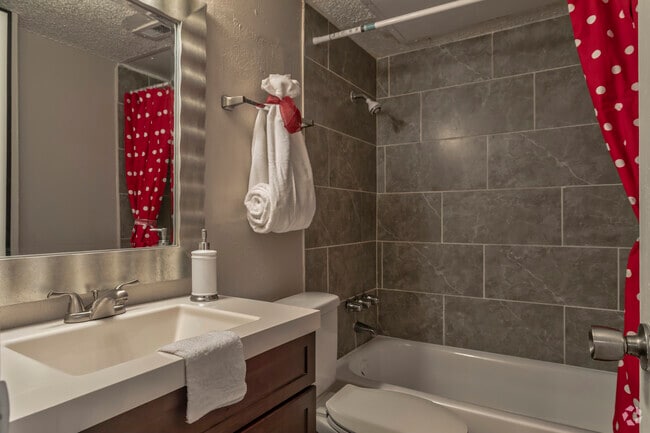 1BR, 1BA - 650 SF A1 - Bathroom - Richland Court