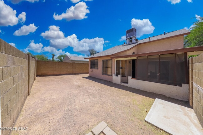 Building Photo - 3080 W Placita De La Roseta