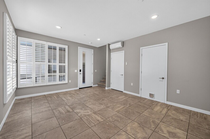 Building Photo - 821 Brickyard Ln
