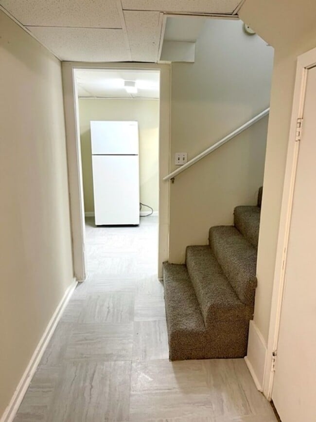 Building Photo - 1 Bedroom Apartment Downtown w/ Bonus Room...