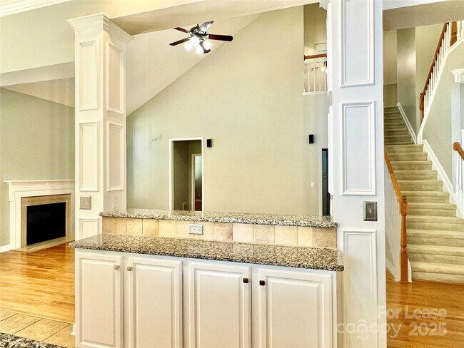 Building Photo - 811 Deercross Ln