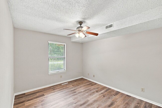 Building Photo - NEW 1720-1722-1724-1726 N Chapman Lane