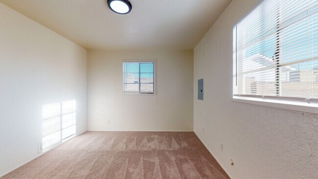 Building Photo - UPTOWN 3 Bedroom +Office  2 Bath with Garage