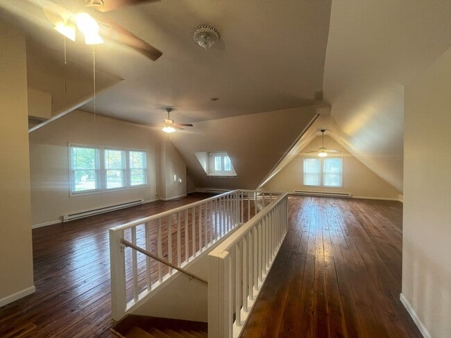 Building Photo - Charming 3-Bedroom, 2-Bathroom Williams Bay Home with Spacious Attic