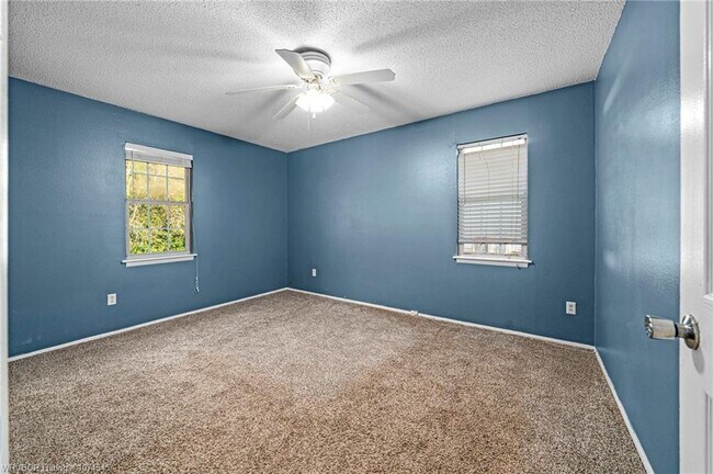 Building Photo - 502 8th St