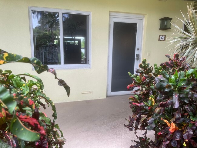 Direct entrance to your peaceful getaway - 6520 N Ocean Blvd