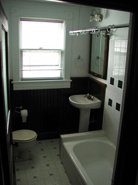 Building Photo - 50 Peters Pl