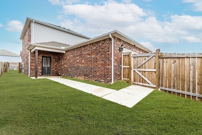 Building Photo - Newly built, 2 story home!