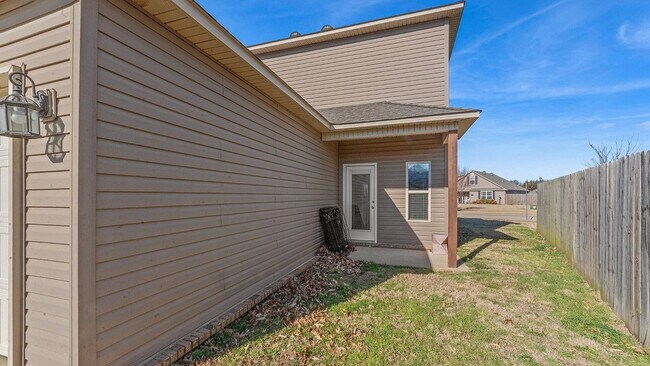 Building Photo - Spacious 4-Bedroom with Elegant Granite Finishes