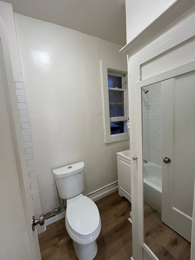 Building Photo - 655 Hyde St