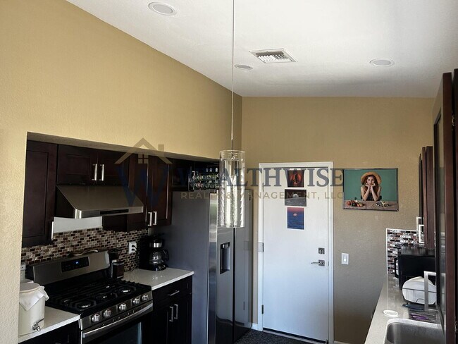 Building Photo - Luxurious 2 Bedroom 2 Bath Home for Rent in Sun City, Oro Valley 14286 N Wisteria Way, Oro Valley...