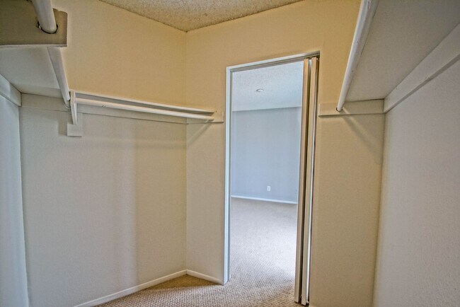 Building Photo - 2BR/2BA Condo with Stunning Ocean Views & ...