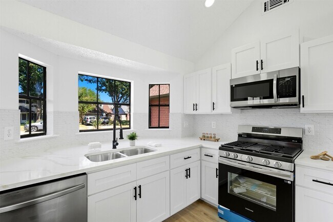 Building Photo - 18511 Headland Dr