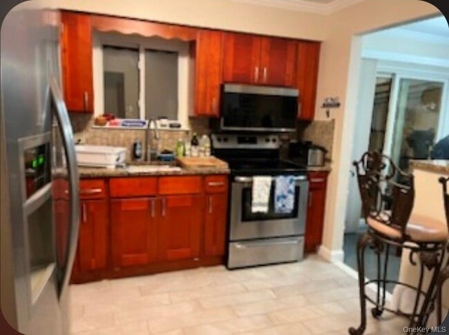 Building Photo - 82 Clark St