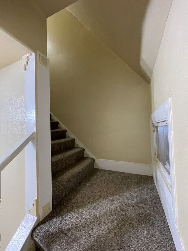 Building Photo - Stirling City Charmer-3 bed 1 bath, large ...