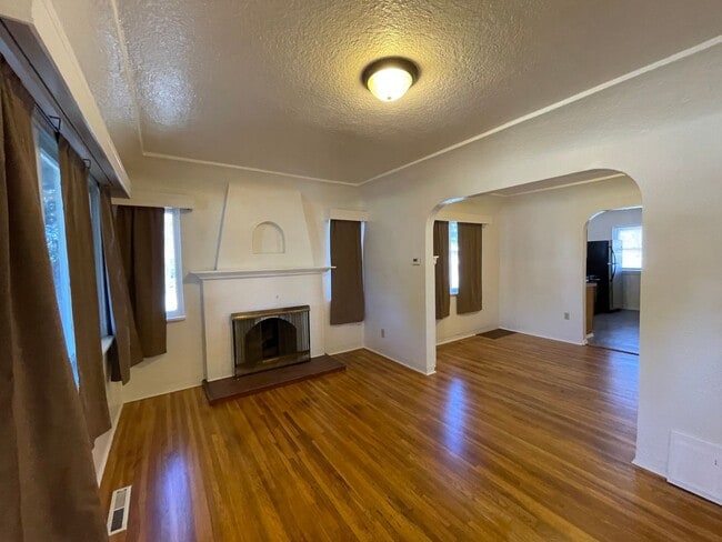 Building Photo - Shadle Area