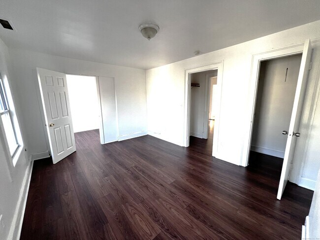 Building Photo - 83 Seeley St