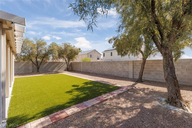 Building Photo - 5432 N Roaring Surf Dr