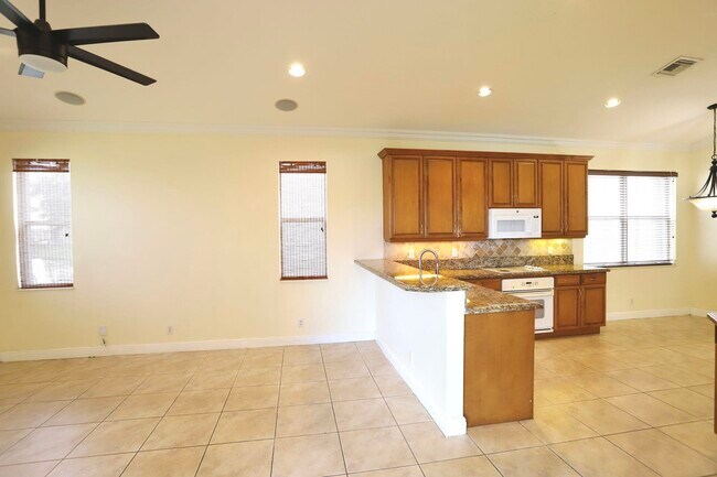 Building Photo - 7458 Via Luria