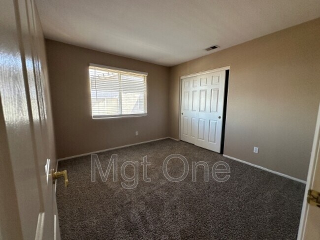 Building Photo - 2961 S Buena Vista Ave