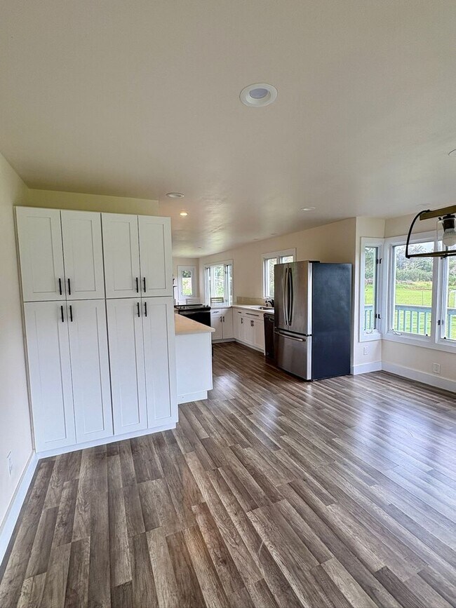 Building Photo - Private 3 bdrm custom home on acreage