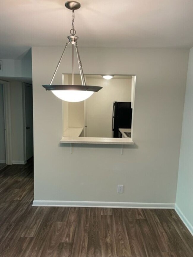 Building Photo - Spacious Apts - Excellent Tucker Location