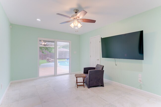 Building Photo - 7906 Del Monte Dr