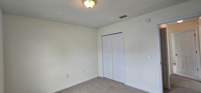 Building Photo - Single Family Home in Grandview