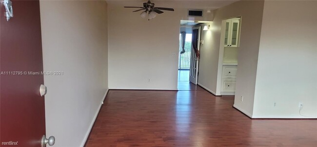 Building Photo - 1 br, 1 bath Condo - 13475 SW 9th St Apt A...