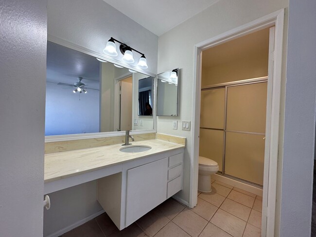 Building Photo - 3 Bedroom Condo in Clairemont with Spaciou...