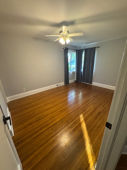 Building Photo - 701 Ashmore Dr