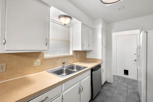 Building Photo - 6436 Ridglea Dr