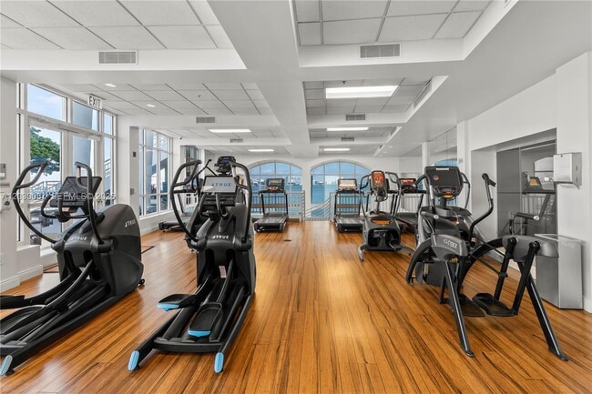 Building Photo - 808 Brickell Key Dr