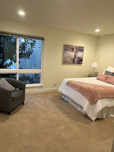 Building Photo - 9025 Alcosta Blvd