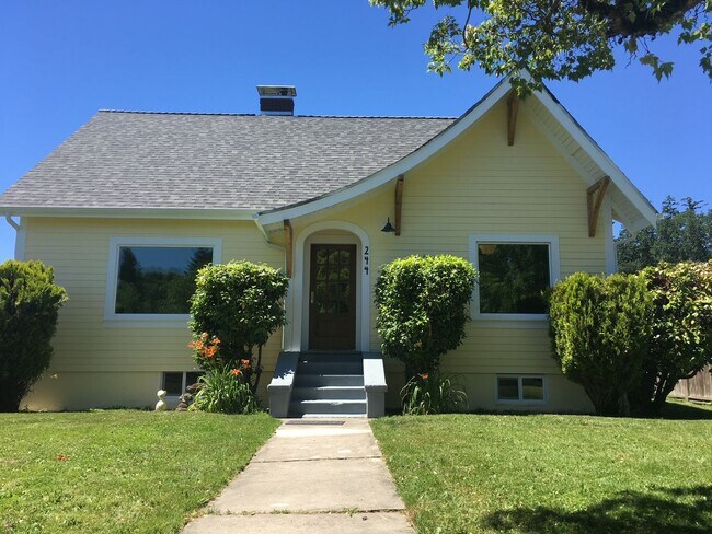 Primary Photo - 3 Bedroom 1.5 Bath Single Family house on ...