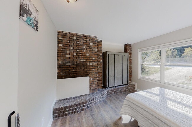 Building Photo - North Hairston | Hickory Hills Estates Home just an 8-minute walk to the transit stop at N Hairst...