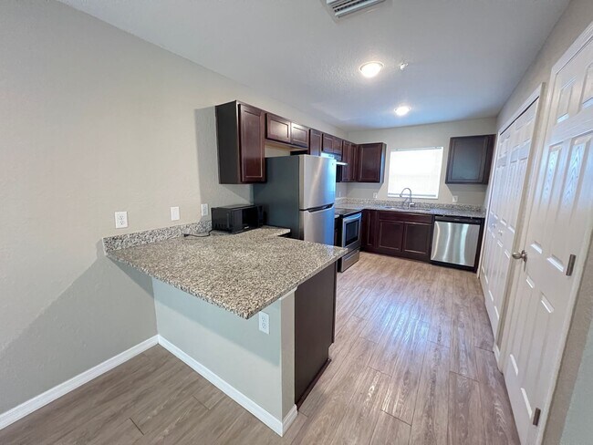 Building Photo - Charming 2-Bedroom, 2-Bathroom Rental in the Heart of Ocala!