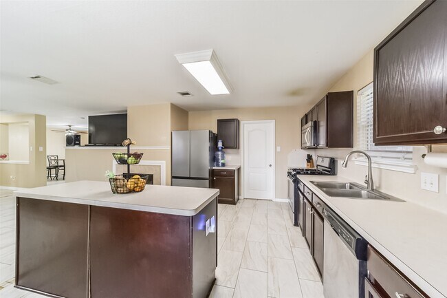 Building Photo - 3818 Brook Garden Ln