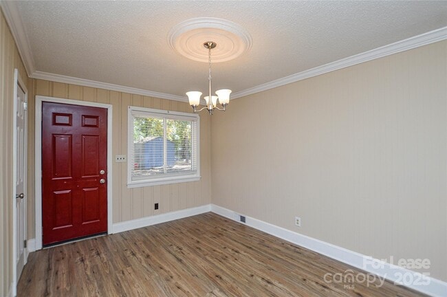 Building Photo - 2511 Woodstar Rd