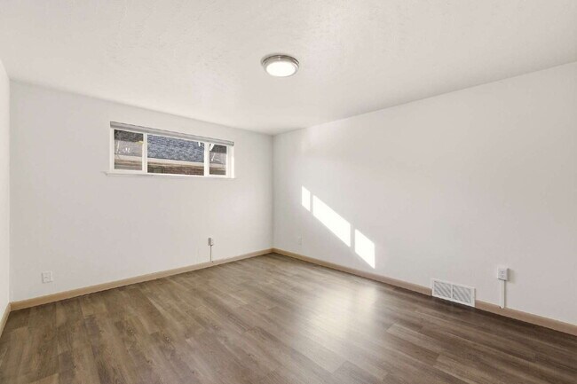 Building Photo - Remodeled 2-Bed 1-Bath Home in Park Hill!
