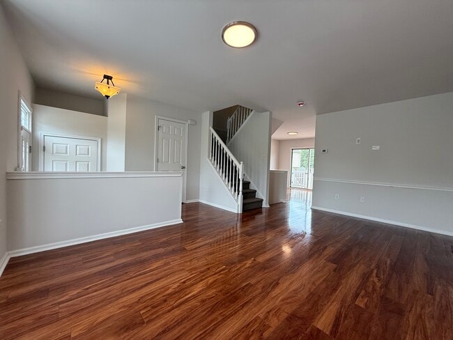 Building Photo - 107 Stoneshire Dr
